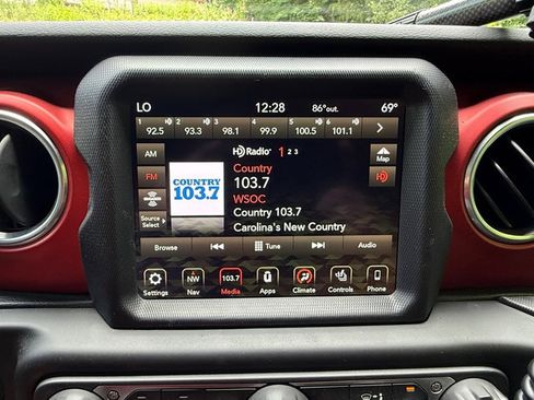 Used 2018 Jeep Wrangler Unlimited Rubicon AWD/4WD image 24