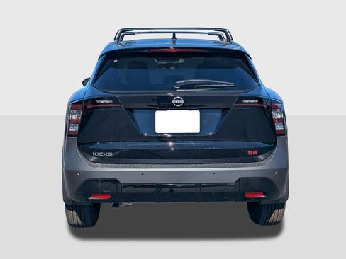New 2026 Nissan Kicks SR w/ SR Premium Package FWD image 4