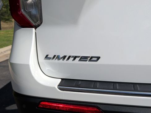 Used 2023 Ford Explorer Limited w/ Limited Technology Package RWD image 9