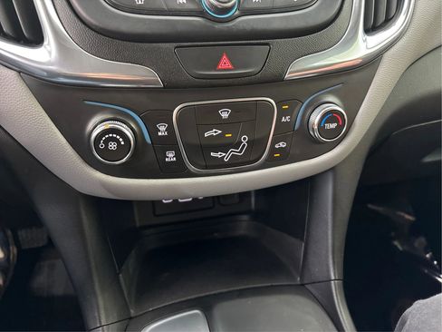 Used 2020 Chevrolet Equinox LS FWD image 38