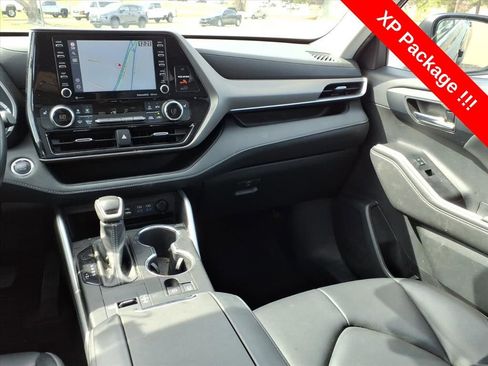 Used 2022 Toyota Highlander XLE image 15
