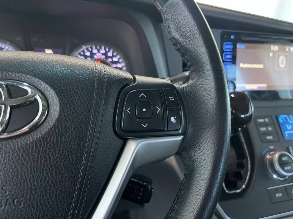 Used 2017 Toyota Sienna XLE FWD image 8