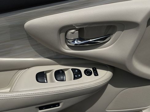 Used 2015 Nissan Murano Platinum w/ Platinum Technology Package FWD image 21