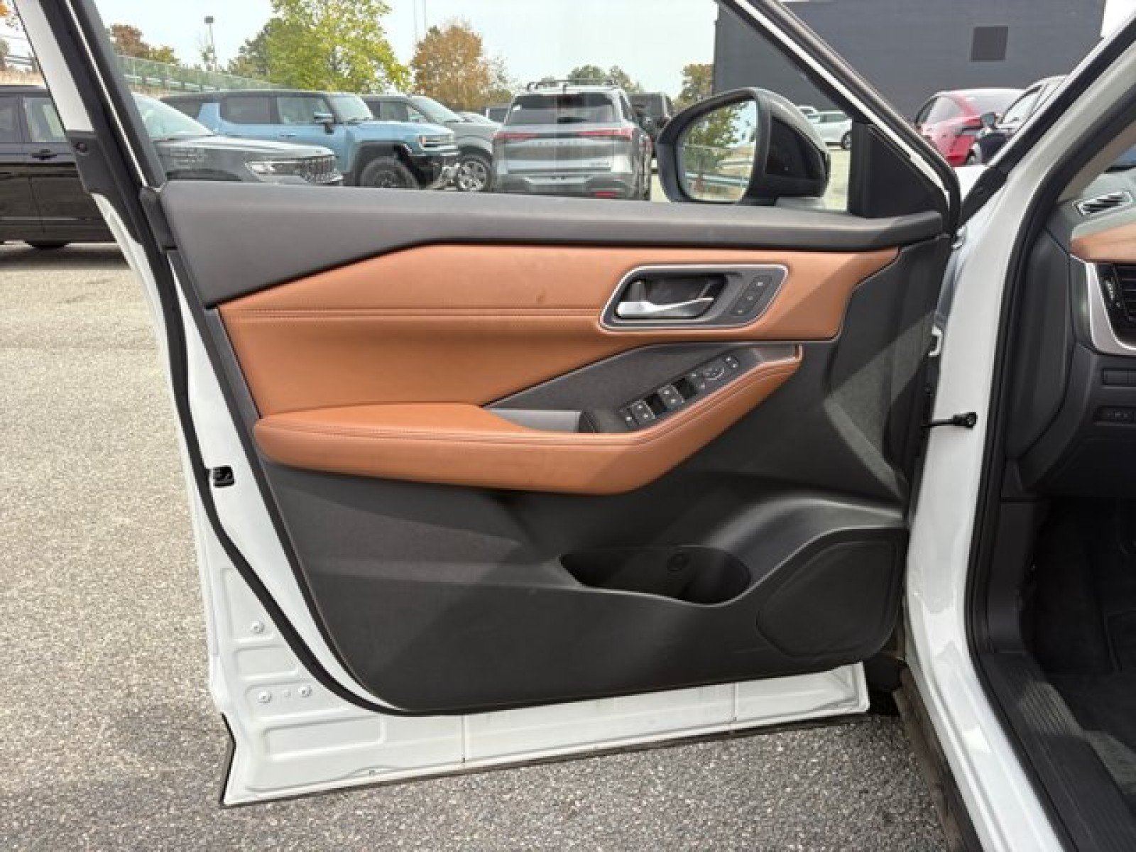 Used 2026 Nissan Rogue Platinum w/ Platinum Premium Package AWD/4WD image 21