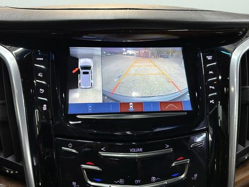Used 2020 Cadillac Escalade Luxury image 17