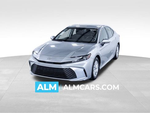 Used 2025 Toyota Camry LE image 1