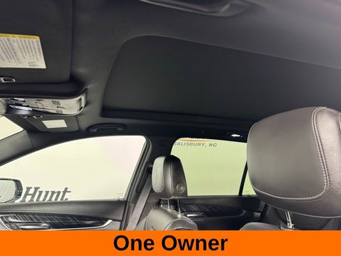 Used 2024 Cadillac XT6 Premium Luxury w/ Technology Package AWD/4WD image 3