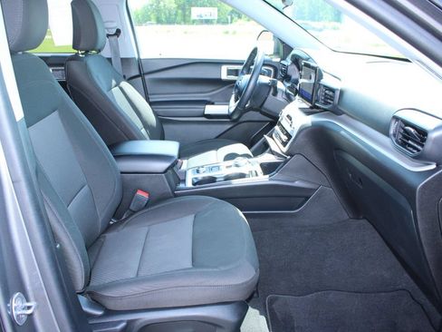 Used 2024 Ford Explorer XLT AWD/4WD image 30