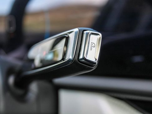 Used 2025 Cadillac Optiq Sport 1 image 23