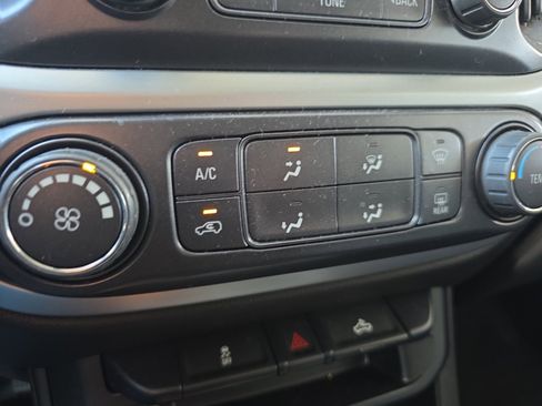 Used 2016 Chevrolet Colorado LT w/ LT Convenience Package image 16