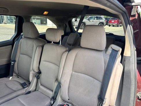 Used 2018 Honda Odyssey EX image 11
