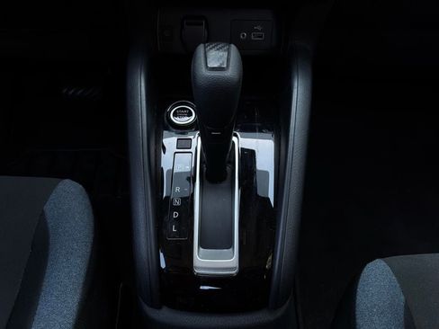 Used 2025 Nissan Versa SV FWD image 21