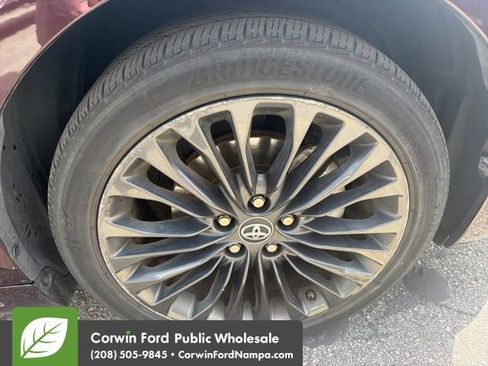 Used 2016 Toyota Avalon Touring FWD image 9