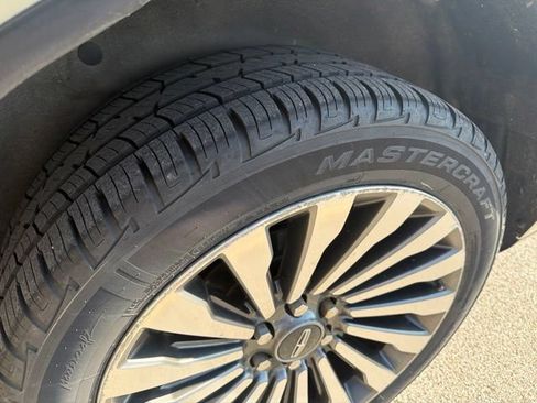 Used 2018 Lincoln Navigator Reserve w/ Technology Package AWD/4WD image 8
