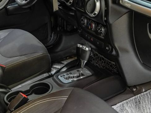 Used 2015 Jeep Wrangler Rubicon w/ Power Convenience Group AWD/4WD image 24