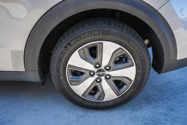 Certified 2022 Kia Niro LX FWD image 7