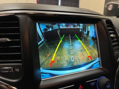 Used 2018 Jeep Grand Cherokee Overland image 27