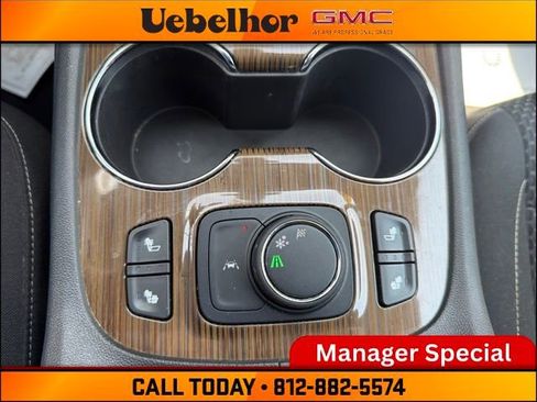 Used 2023 GMC Acadia SLE w/ Driver Convenience Package FWD image 33