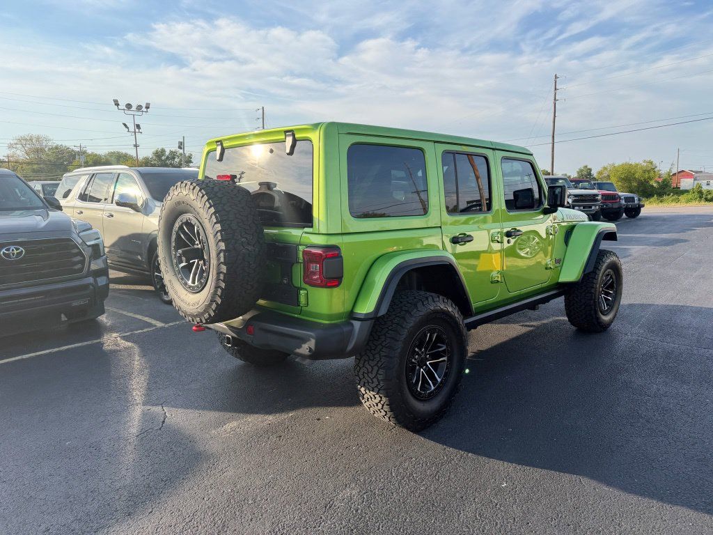 Used 2025 Jeep Wrangler Unlimited Rubicon AWD/4WD image 3