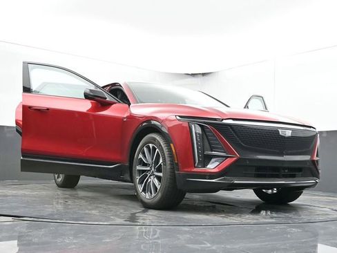 New 2025 Cadillac Lyriq Sport image 59