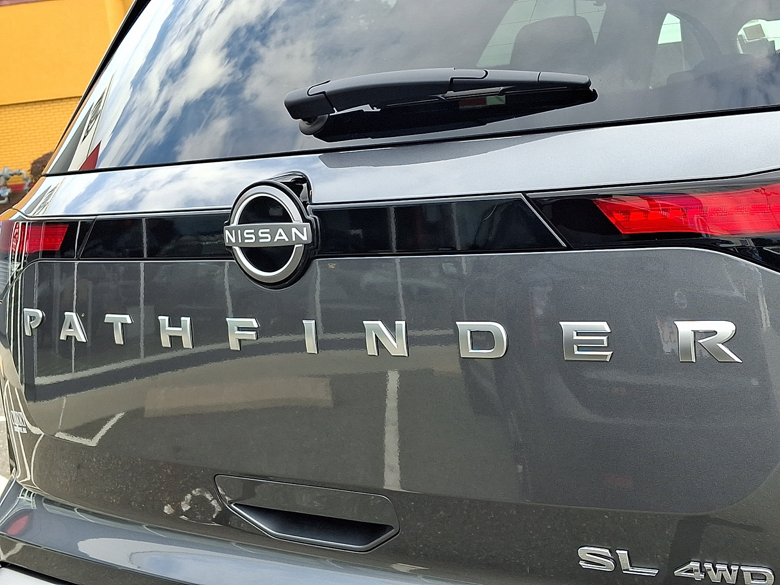 Certified 2025 Nissan Pathfinder SL AWD/4WD image 34
