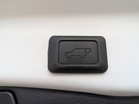 Used 2023 Toyota RAV4 SE w/ Convenience Package image 31