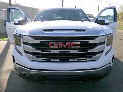 New 2026 GMC Sierra 1500 SLE image 6