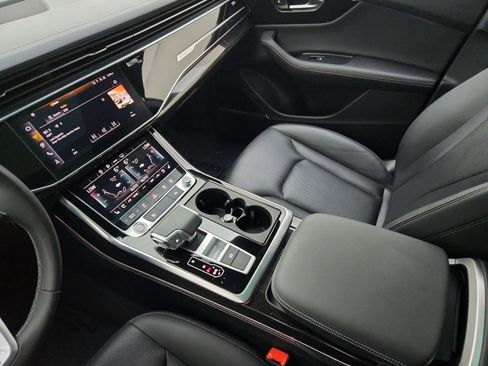 Used 2025 Audi Q8 Premium Plus AWD/4WD image 21