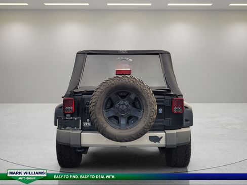 Used 2015 Jeep Wrangler Unlimited Sahara w/ Dual Top Group AWD/4WD image 5