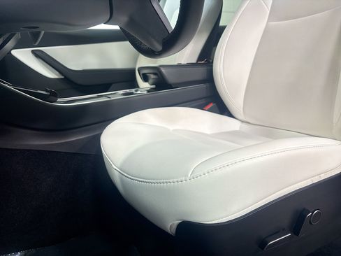 Used 2021 Tesla Model Y Long Range image 5