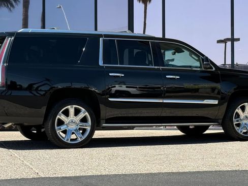Used 2019 Cadillac Escalade ESV Luxury RWD image 14