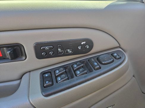 Used 2005 Chevrolet Tahoe Z71 w/ Preferred Equipment Group image 12