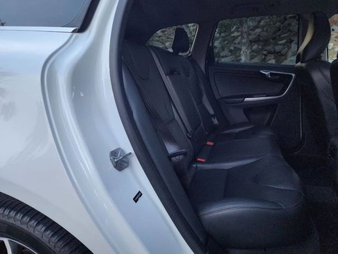 Used 2017 Volvo XC60 T6 Dynamic w/ Climate Package image 24