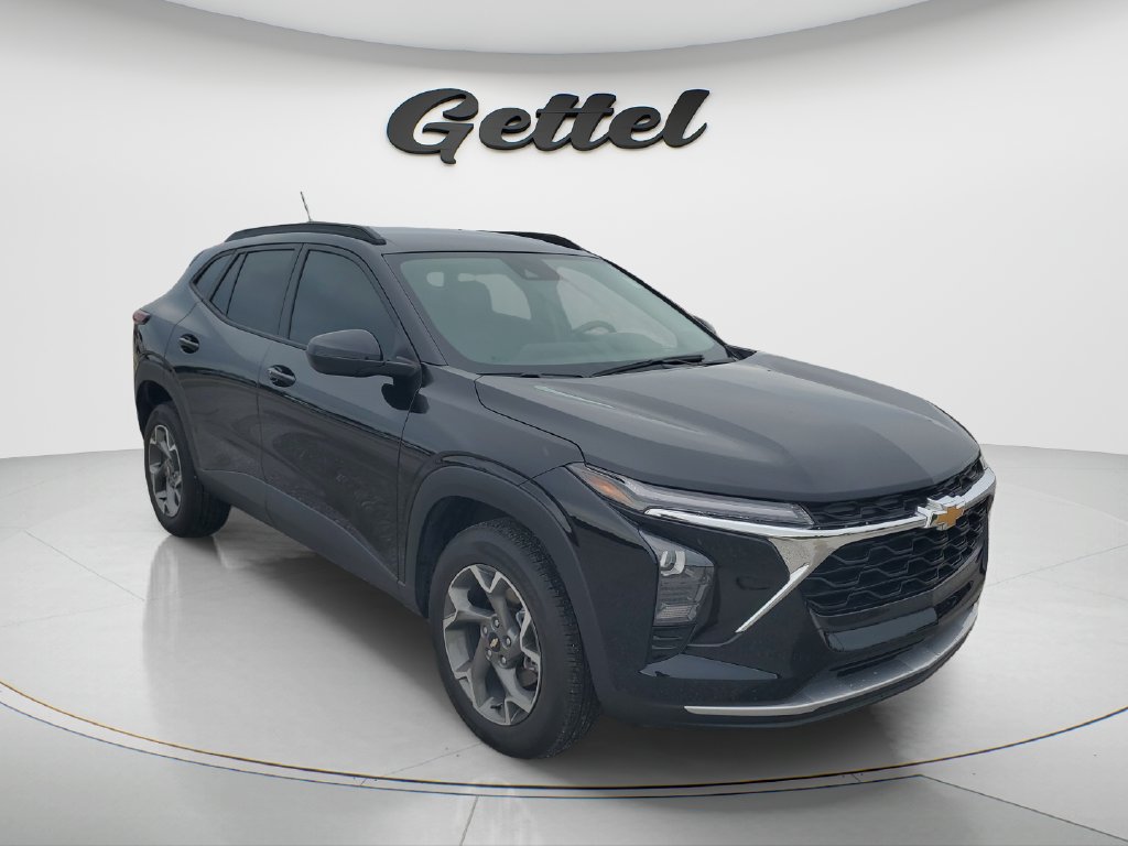 Used 2025 Chevrolet Trax LT w/ Driver Confidence Package FWD image 3