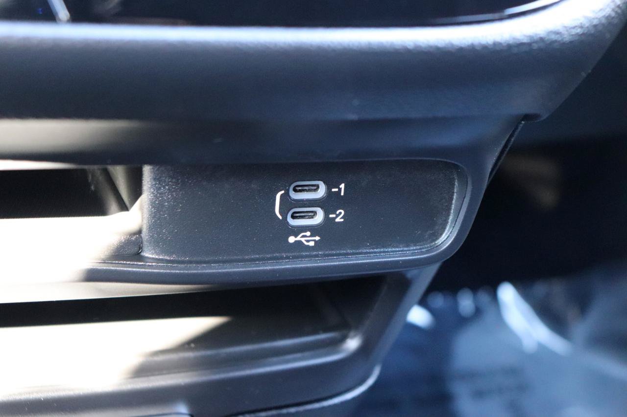 Used 2027 Chrysler Pacifica Select FWD image 44