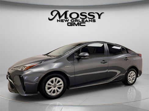Used 2022 Toyota Prius LE image 1