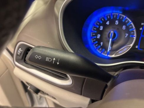 Used 2019 Chrysler Pacifica Touring-L FWD image 26