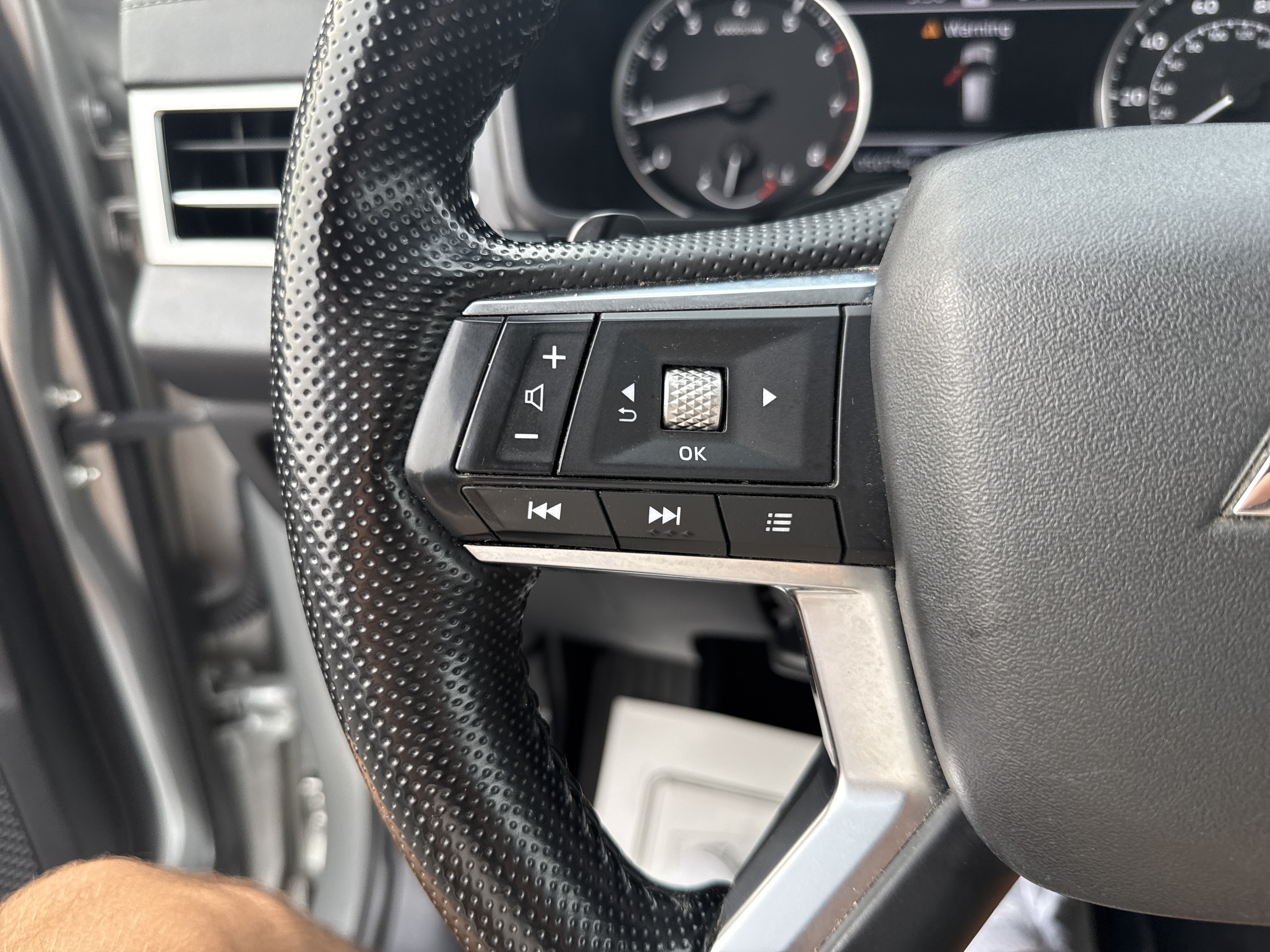 Used 2024 Mitsubishi Outlander SE AWD/4WD image 19