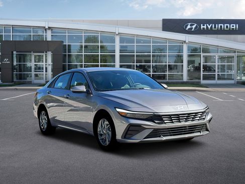 New 2026 Hyundai Elantra Blue image 11