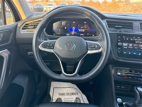 Used 2023 Volkswagen Tiguan SE image 25