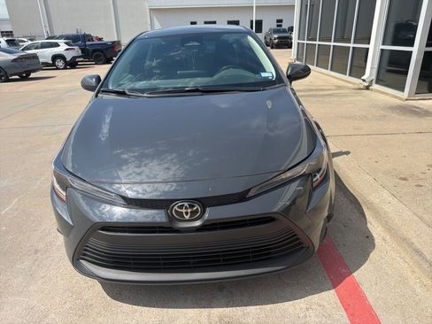 Used 2026 Toyota Corolla LE FWD image 3