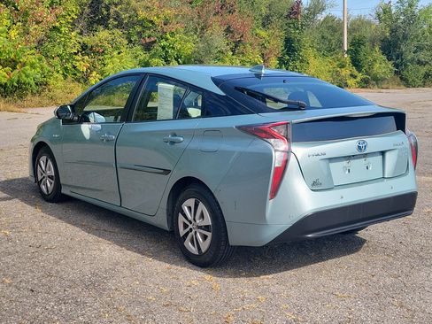 Used 2017 Toyota Prius Two w/ Prius Two Safety Plus Package FWD image 7