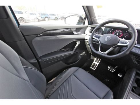 Certified 2025 Volkswagen Tiguan SE R-Line AWD/4WD image 11