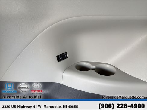 Used 2024 Toyota Sienna Limited AWD/4WD image 31