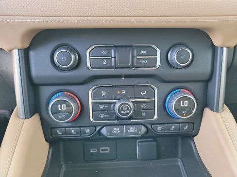 Used 2023 Chevrolet Tahoe Premier w/ Advanced Technology Package RWD image 22