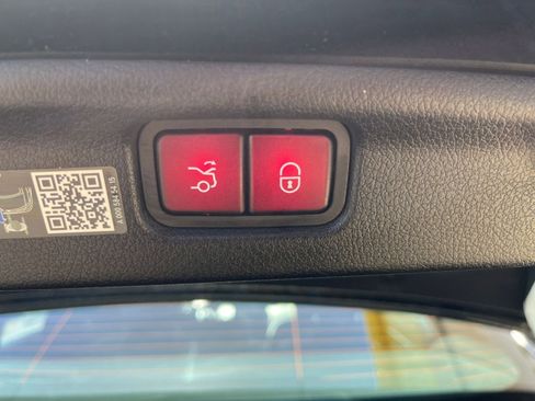 Used 2024 Mercedes-Benz C 300 4MATIC Sedan image 22