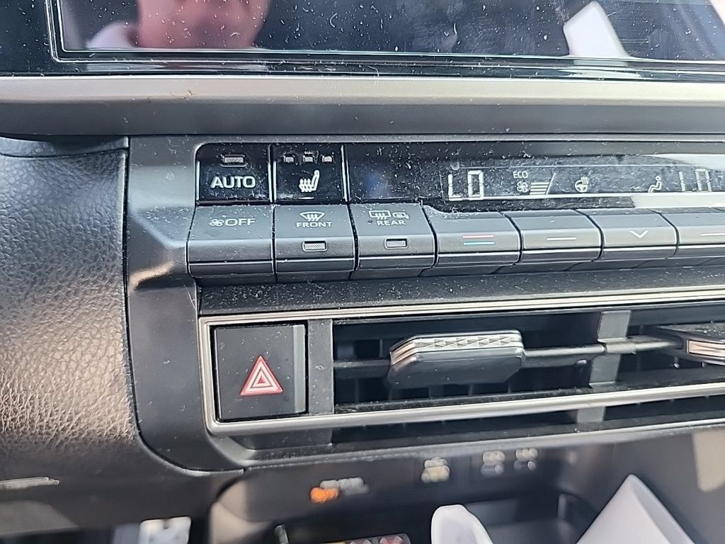 Used 2025 Toyota Camry XSE FWD image 5