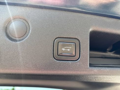 Used 2021 Chevrolet Equinox LT AWD/4WD image 25