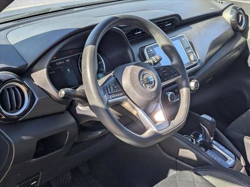 Used 2020 Nissan Kicks SV image 9