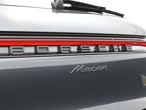 Certified 2026 Porsche Macan AWD/4WD image 14